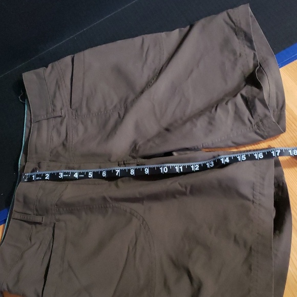 Mountain Equipment Co-op Shorts. Green. Size 10. - Picture 6 of 10